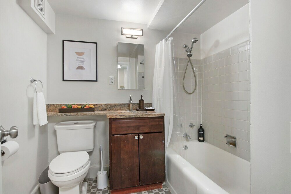 Фото Charming & Spacious Bowmanville 1br Apt