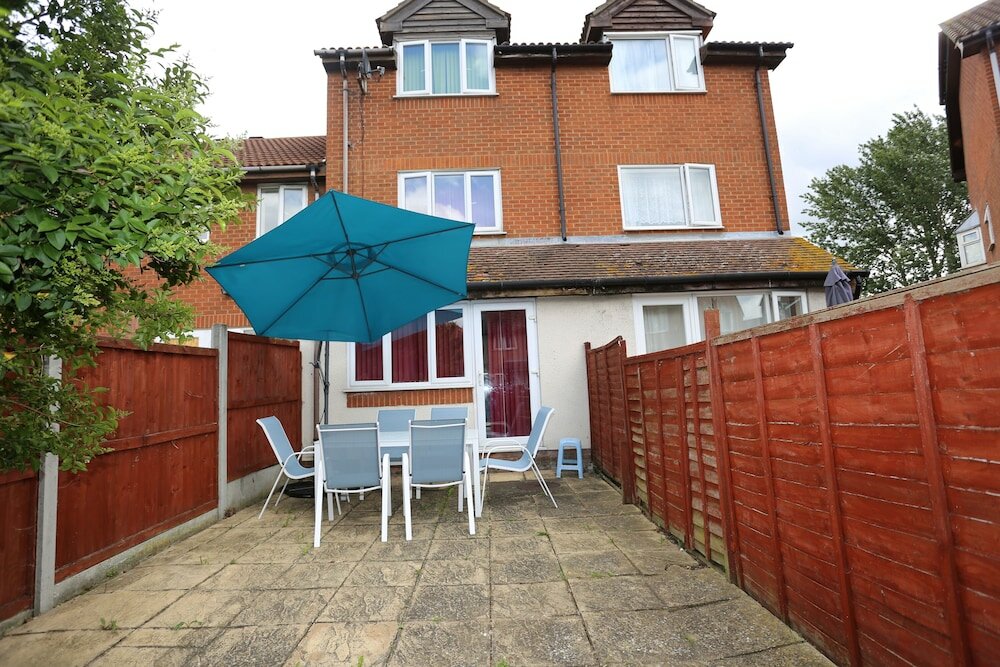 Фото Beautiful 3 Beds House - Thamesmead