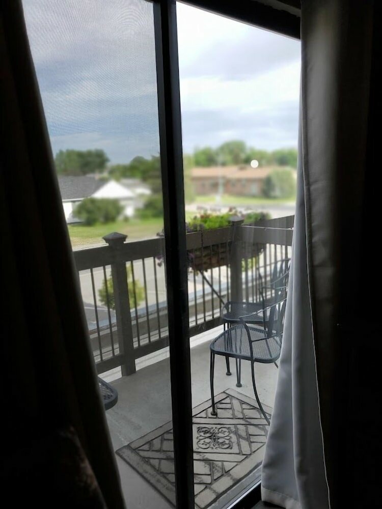 Фото Three Forks Lewis & Clark Motel