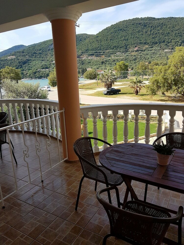 Фото Marathon Studios &Apartments