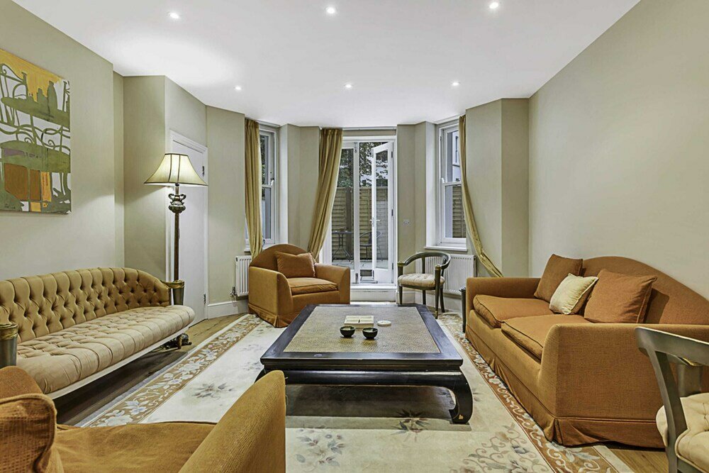 Фото Beautiful Abode in Kensington Olympia