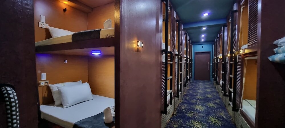 Фото Oyo 997 Attic Capsule Hotel