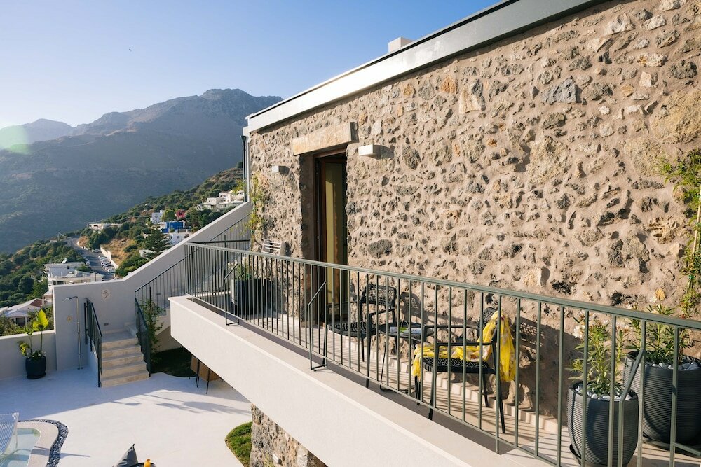 Фото Mirthea Suites