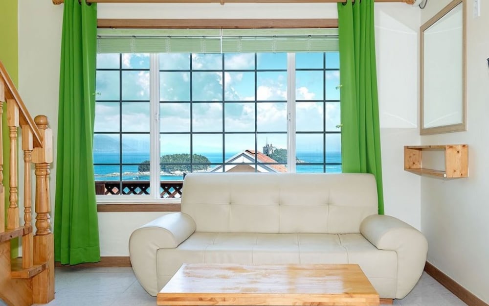 Фото Yeosu Maison Blanche Pension