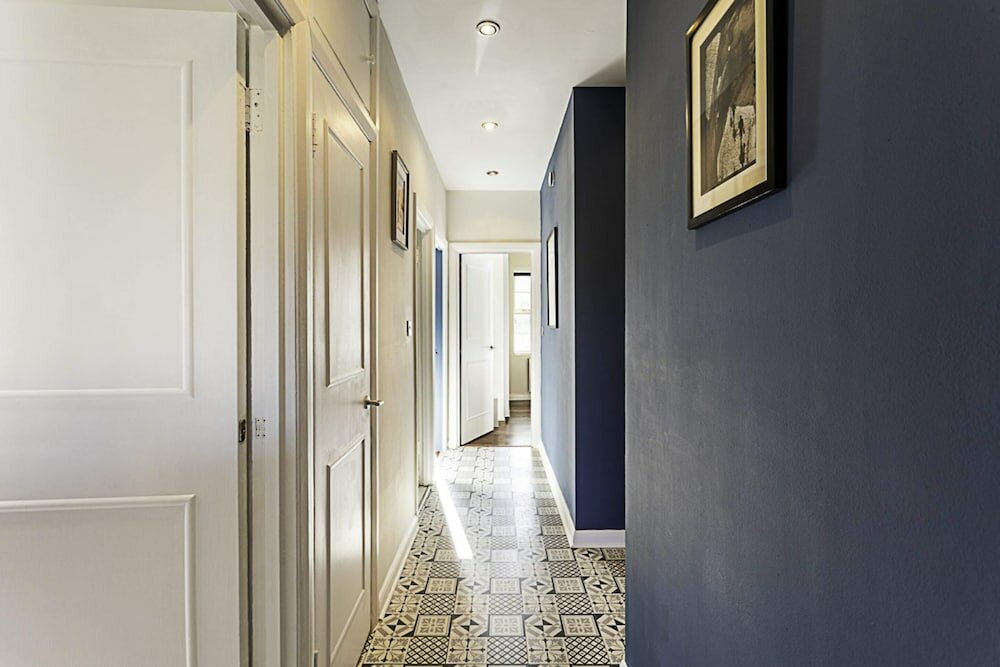 Фото Beautiful Aldgate Apartment