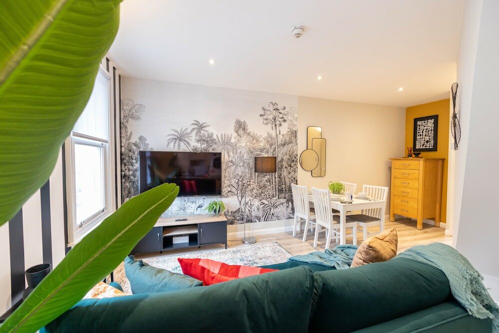 Фото Two Bed City View near Kings Cross Stn