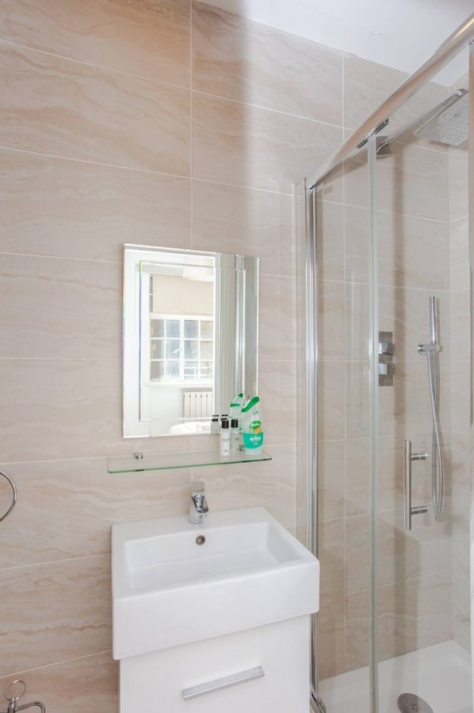 Фото Modern 2 Bedroom Apartment in Marble Arch