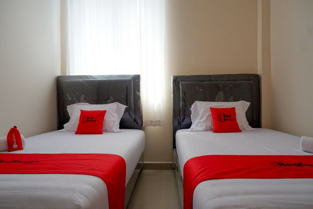 Фото RedDoorz near Millenium Waterpark Palu