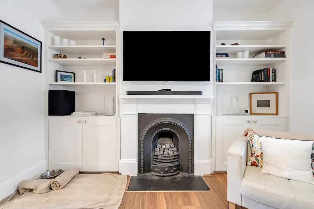 Фото Charming Workers Cottage in a Perfect Enclave