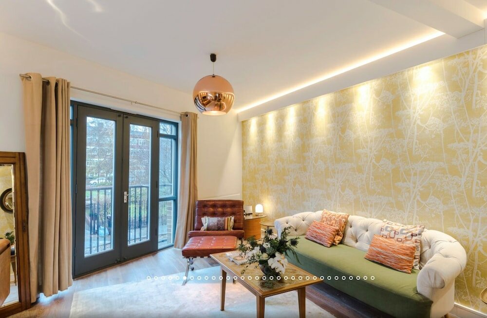 Фото Neon Dream Playfull 2 bedroom