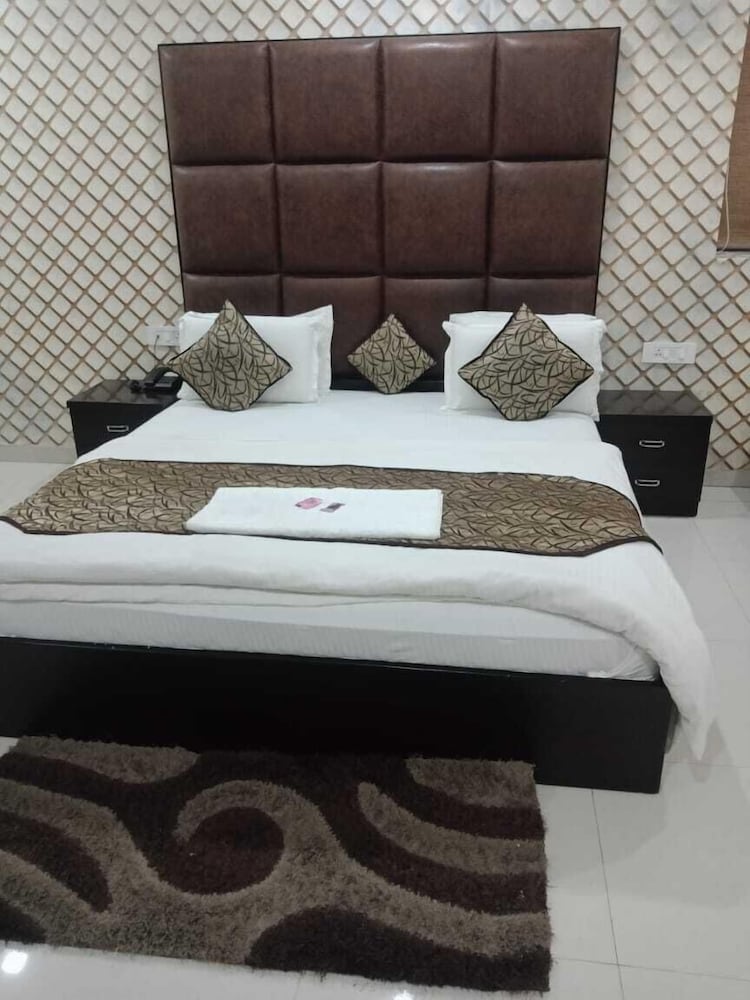 Фото Hotel Mandakini Lush