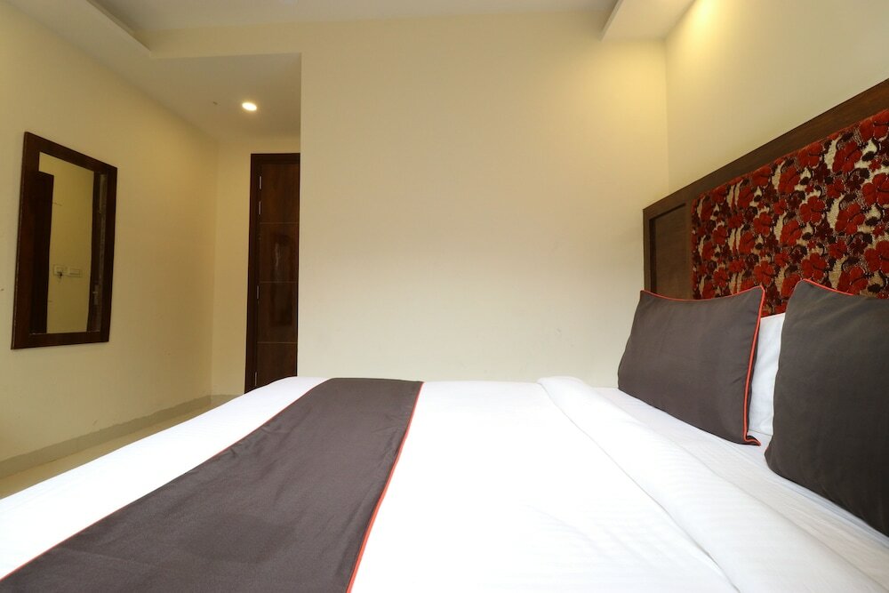 Фото Hotel Emblem Suites