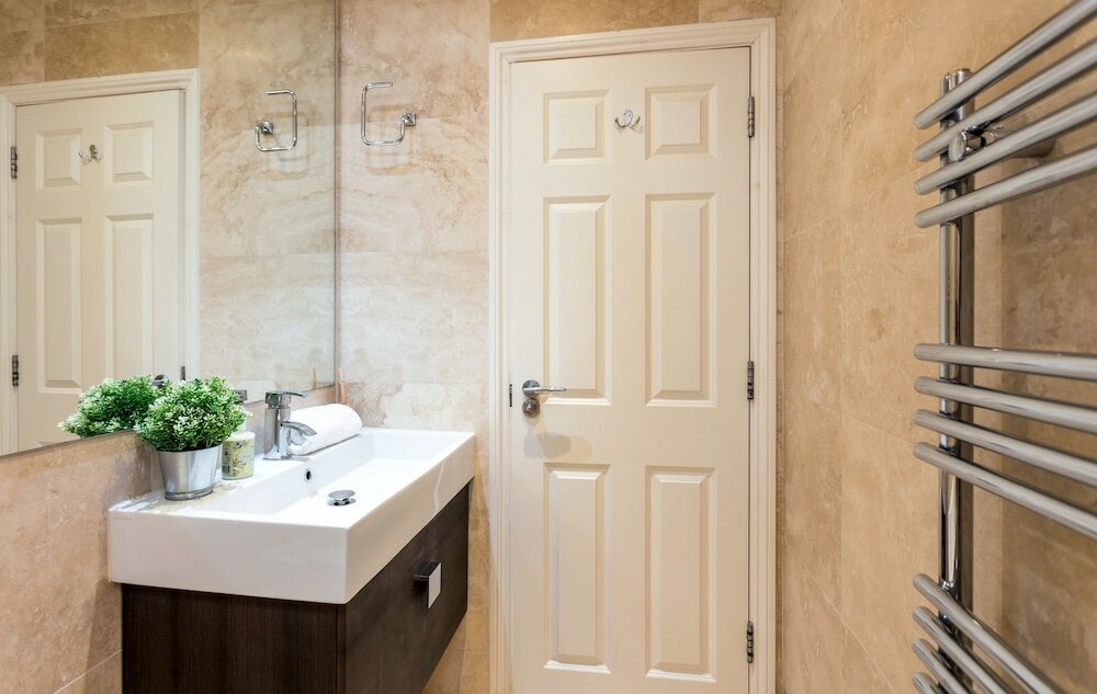 Фото Gloucester Terrace by Lime Street