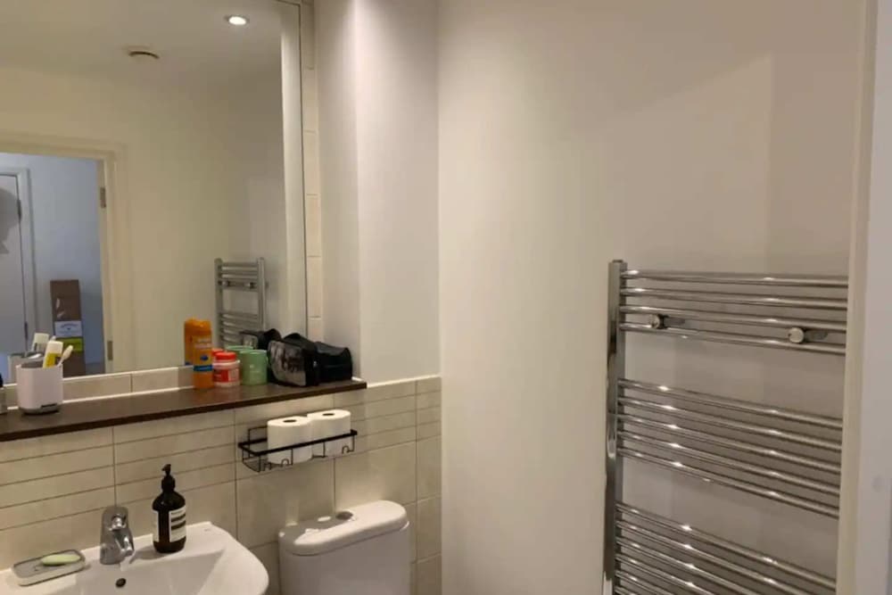 Фото Modern 1bd Flat With Balcony - Mile End