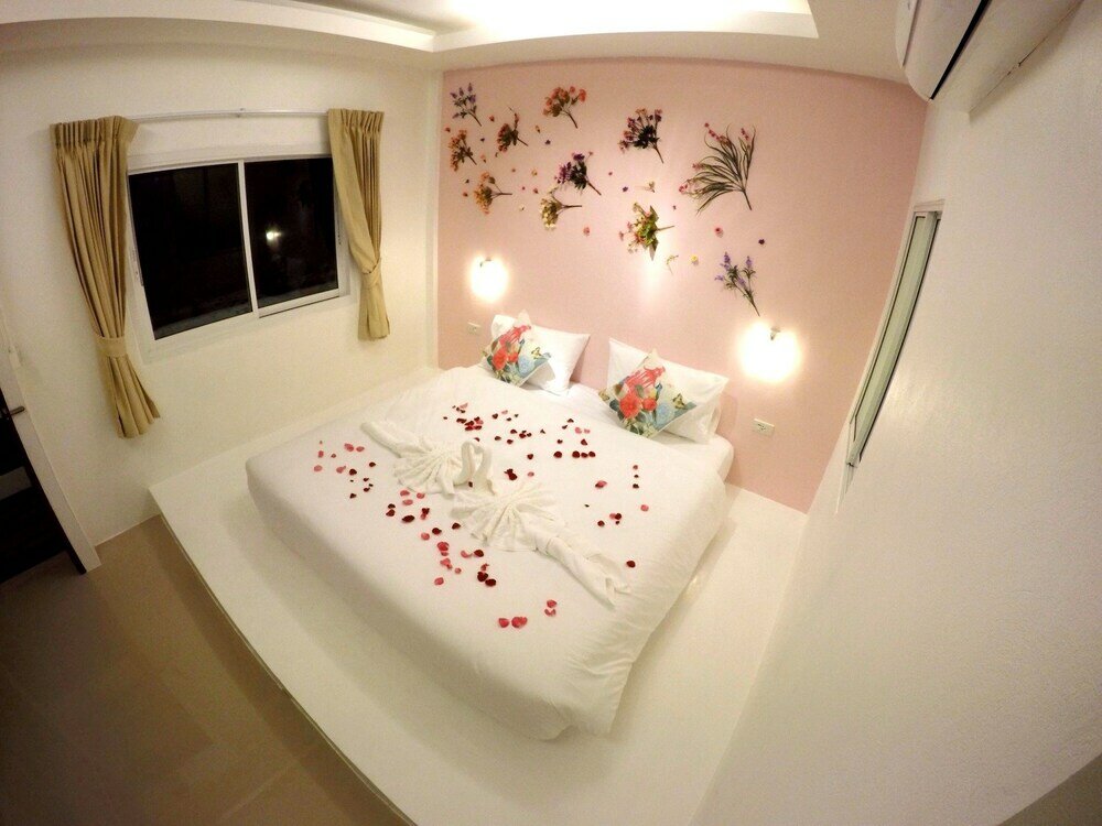 Фото At We Patong Guest House