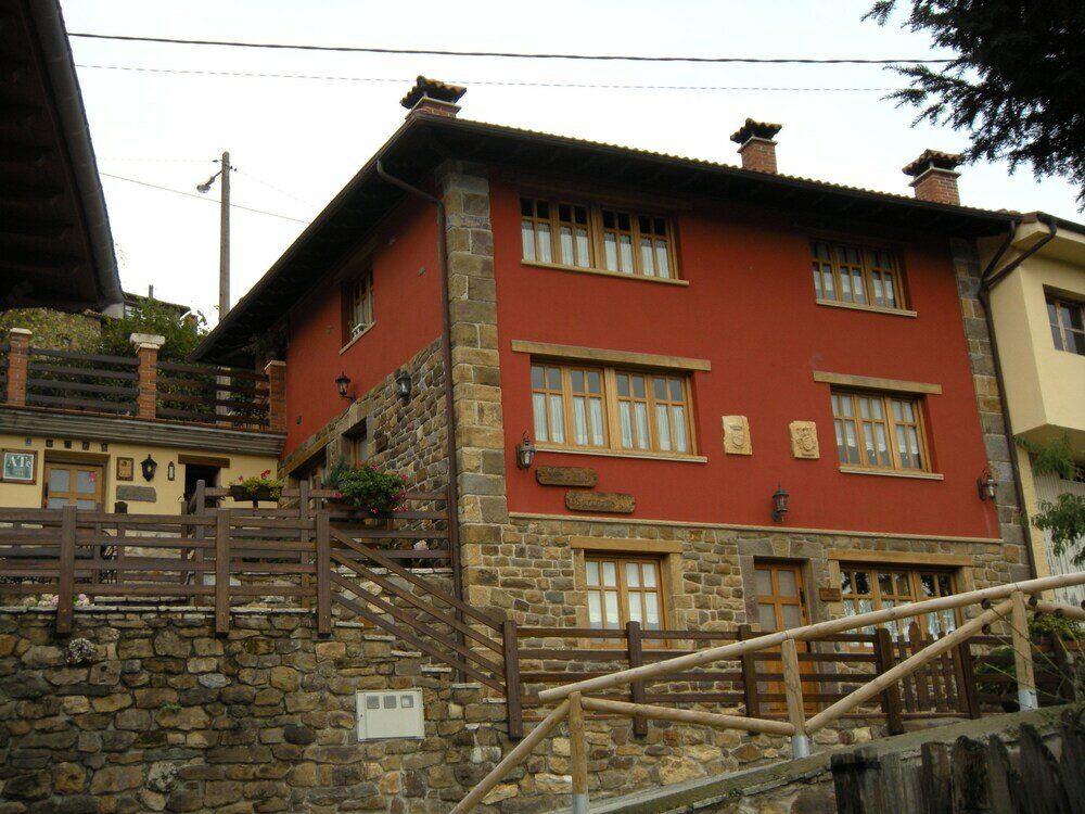 Фото Apartamentos Rurales La Portiella