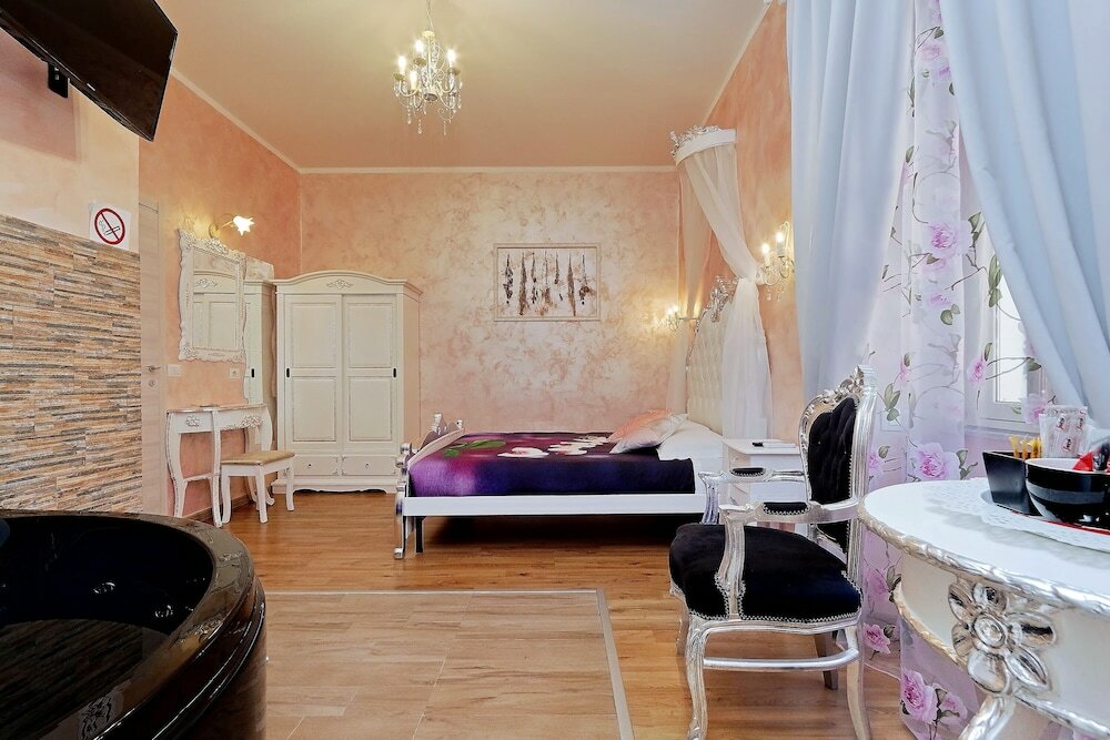 Фото Chilling Hot Tub Suite