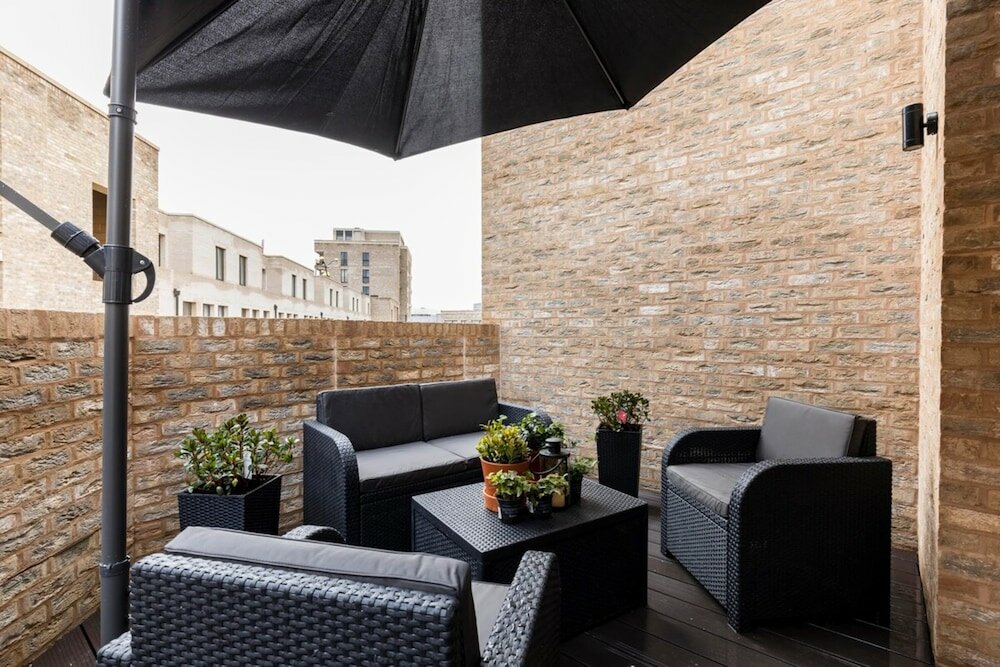 Фото Modern and Designed 2 Bedroom Apartment With Terrace Notting Hill