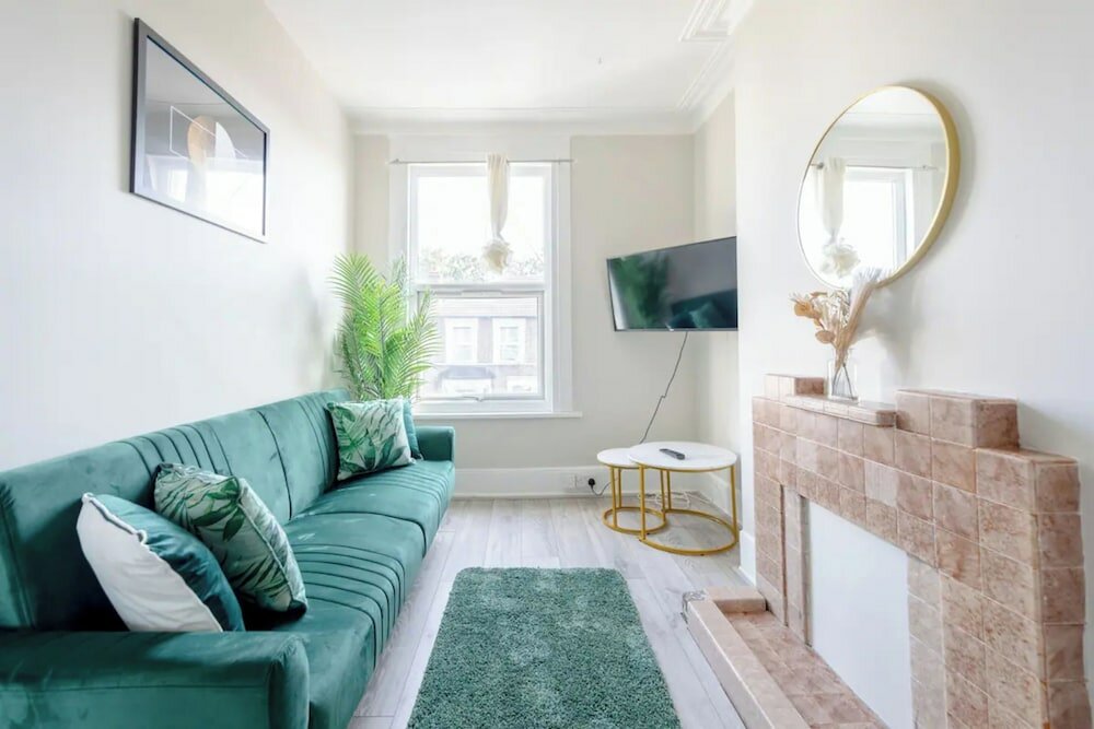 Фото Chic 3bd Flat - 5 Mins to Walthamstow Central!