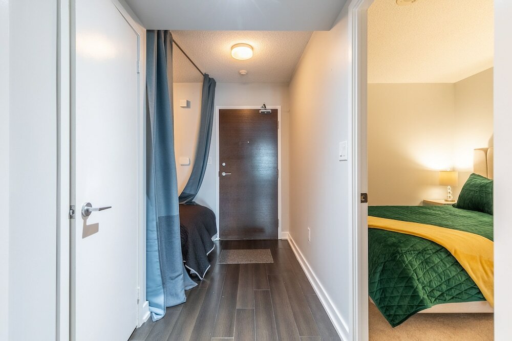 Фото SkyTree - Condos in Heart of Downtown