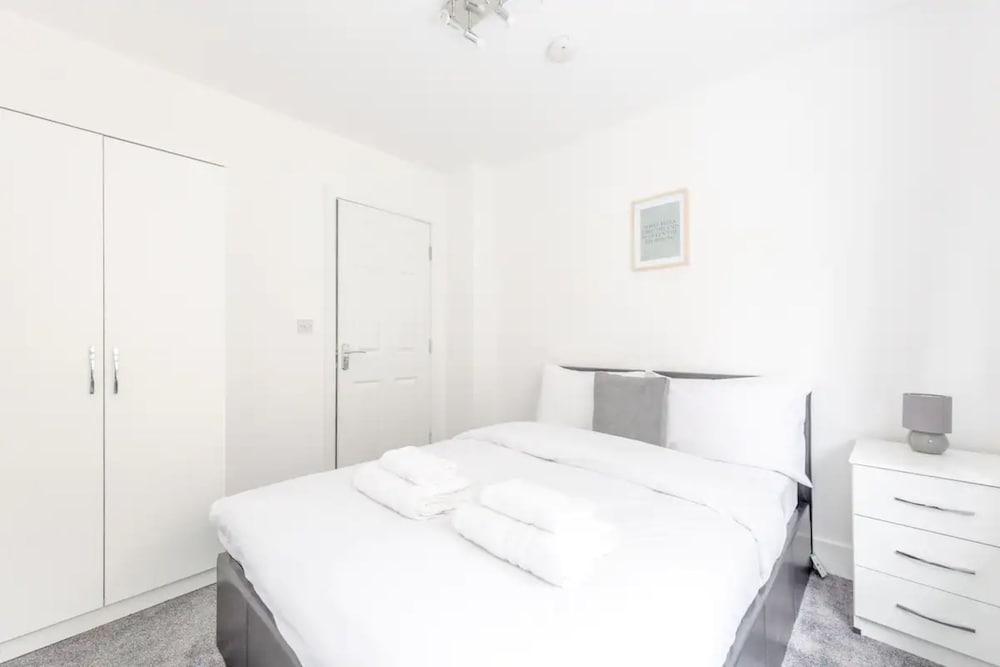 Фото Spacious and Central 4 Bedroom Flat - West Kensington