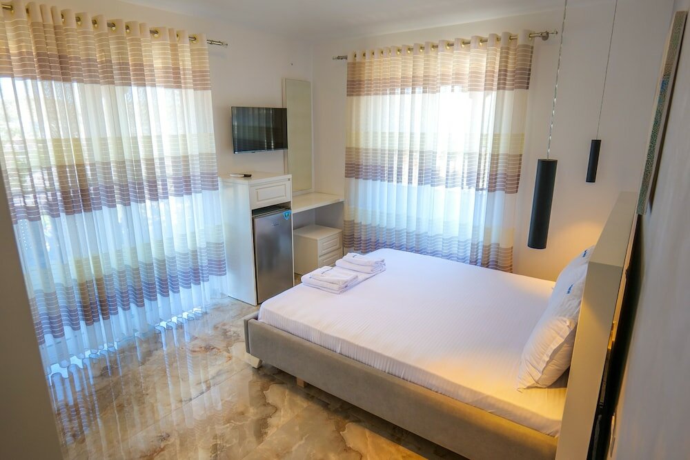 Фото 3 Island Hotel