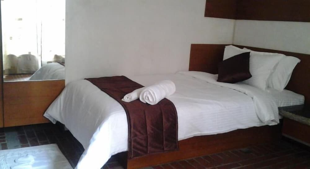 Фото Illam Hotel