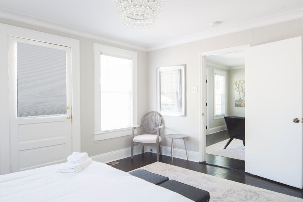 Фото Bright and Modern Close to Everything