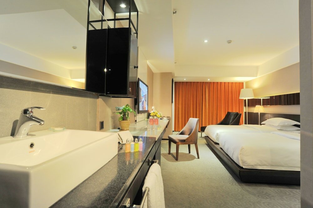 Фото Chongqing Landyatt Park Hotel