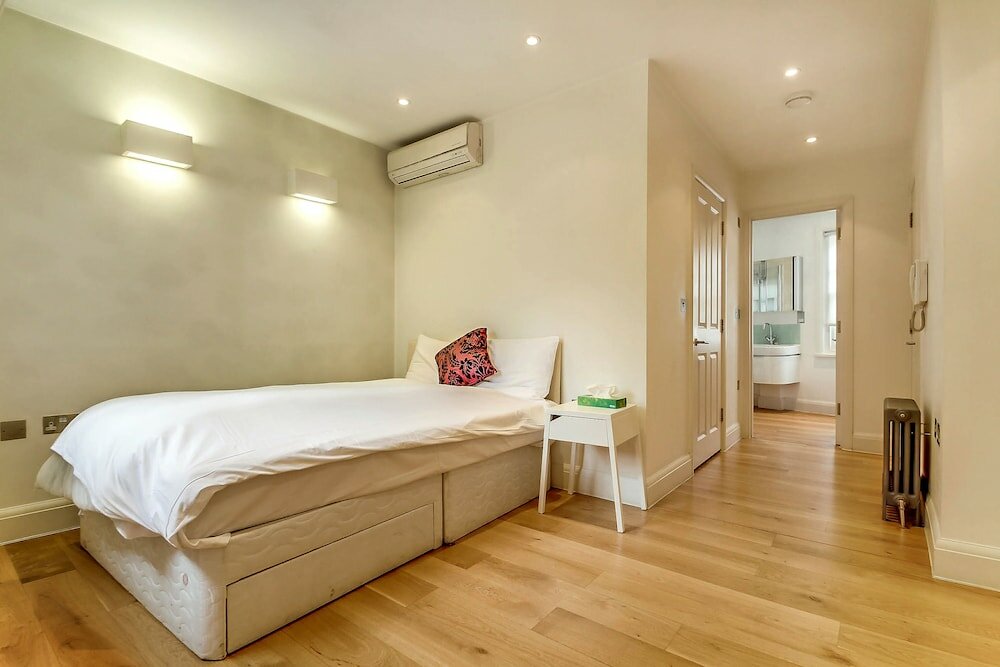 Фото Pont Street Mews Townhouse