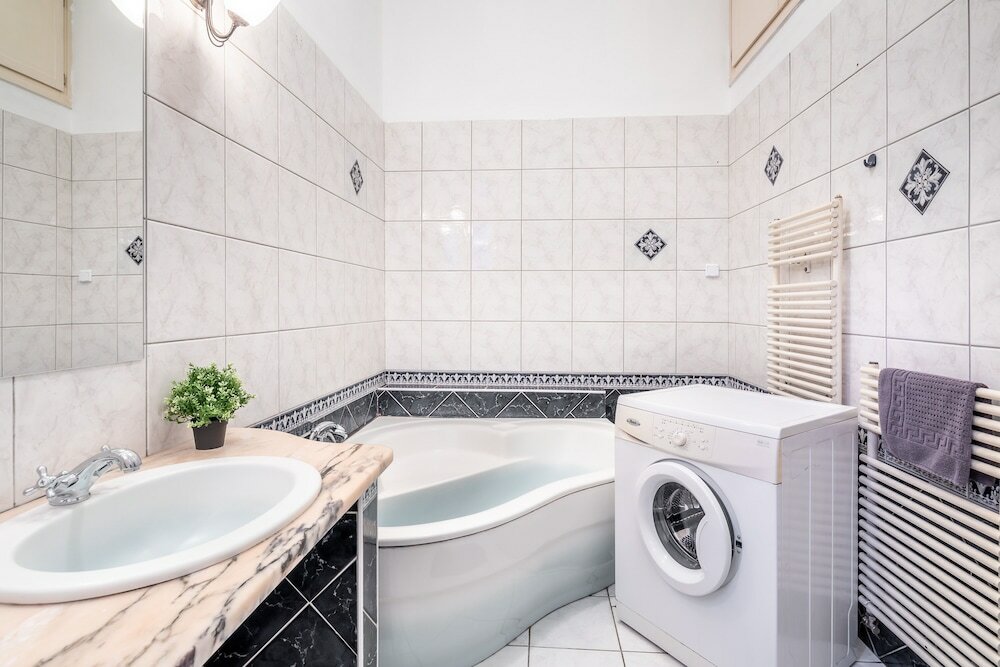 Фото Huge Apartment in the city center