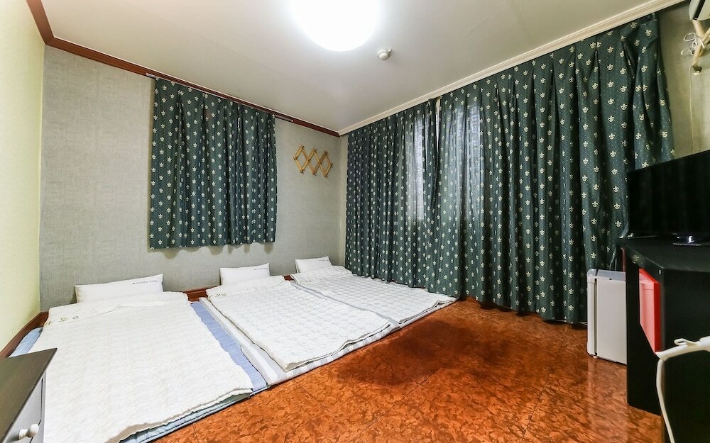 Фото Pohang Yeongildae Day Stay