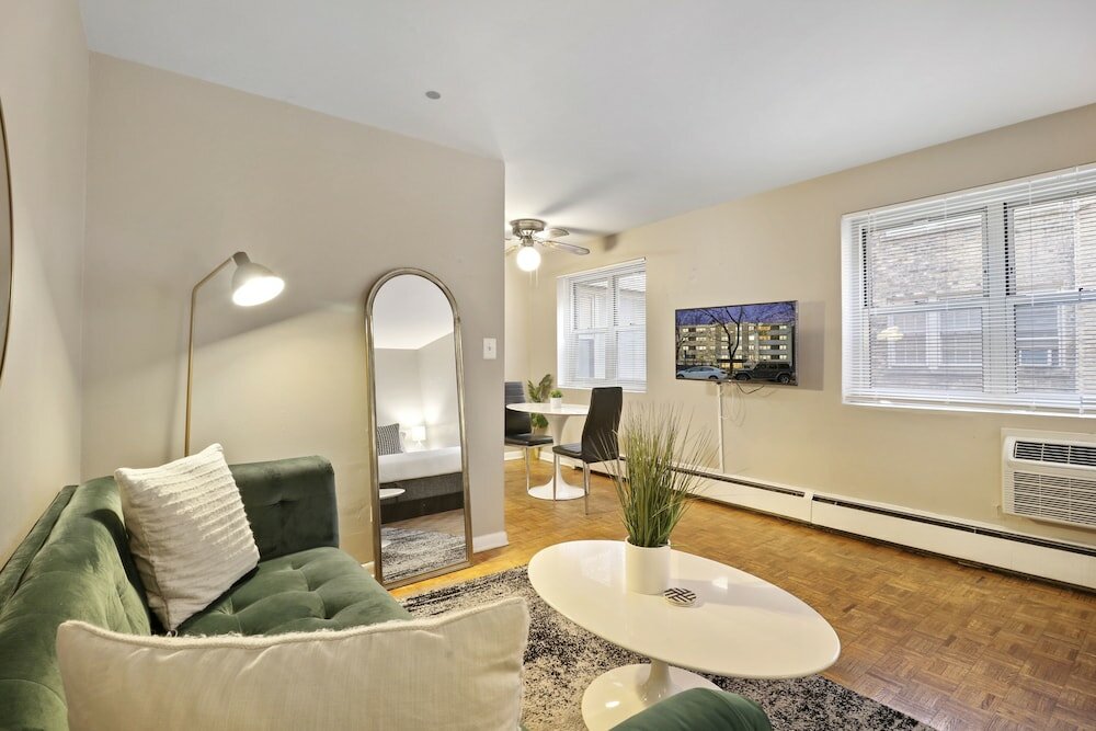 Фото Fully Furnished Studio Apt in Lakeview