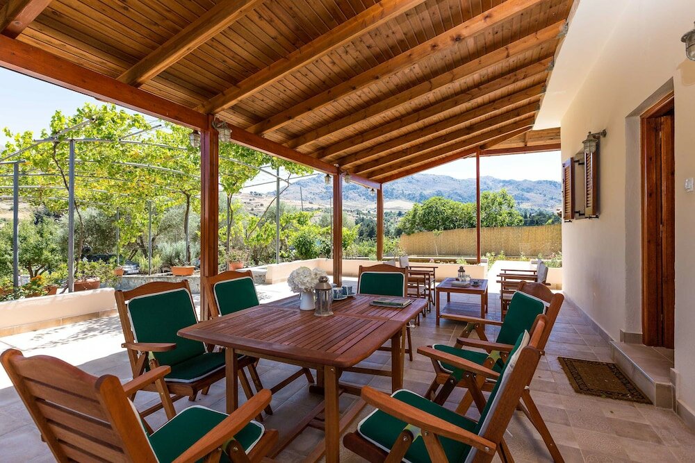 Фото Gorgeous Villa With Pool & Gardens