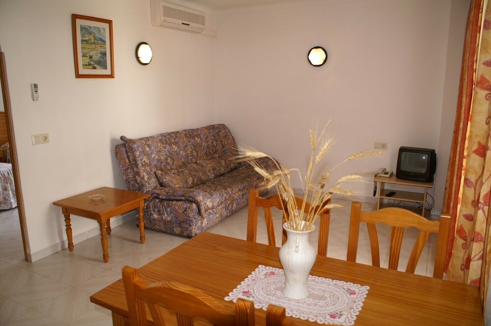 Фото Bella Maria Apartments & Pool Club