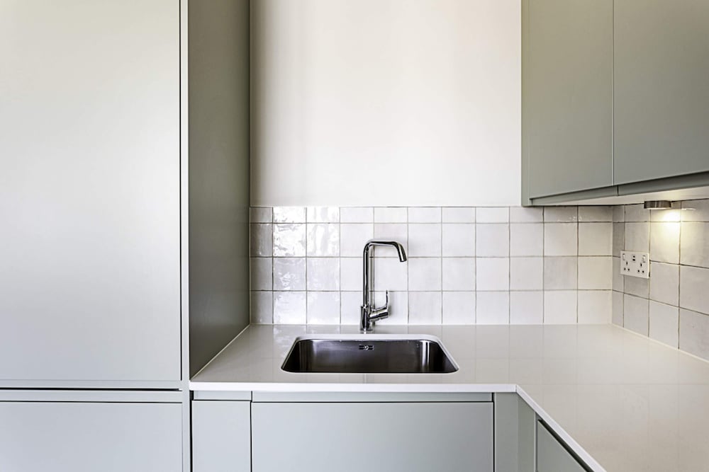 Фото 1-bed Apartment: Close to Wimbledon Station