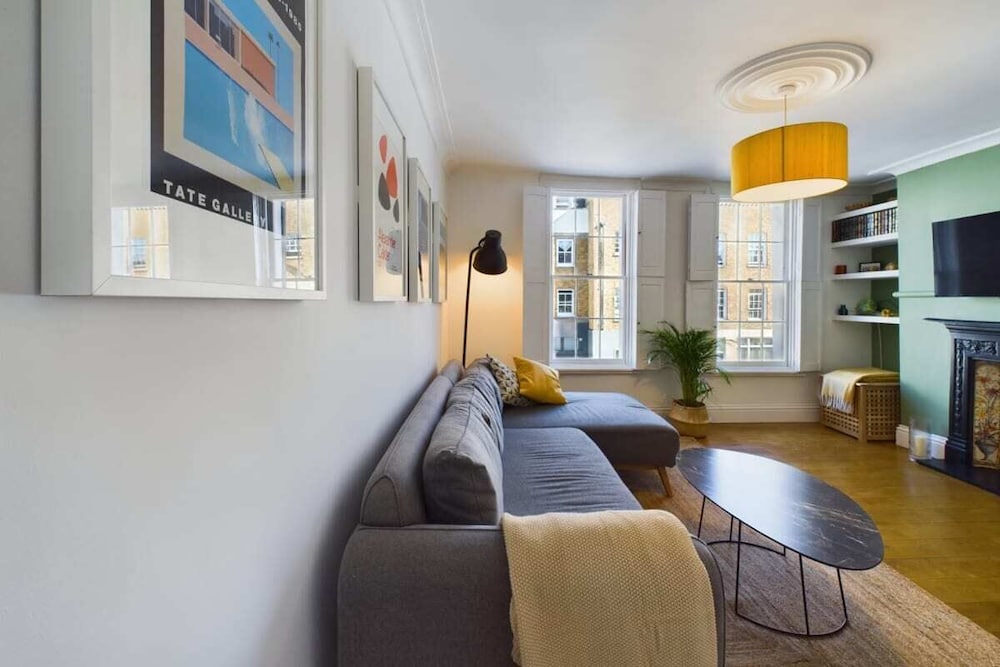 Фото The Dalston Hideout - Captivating 2bdr Flat