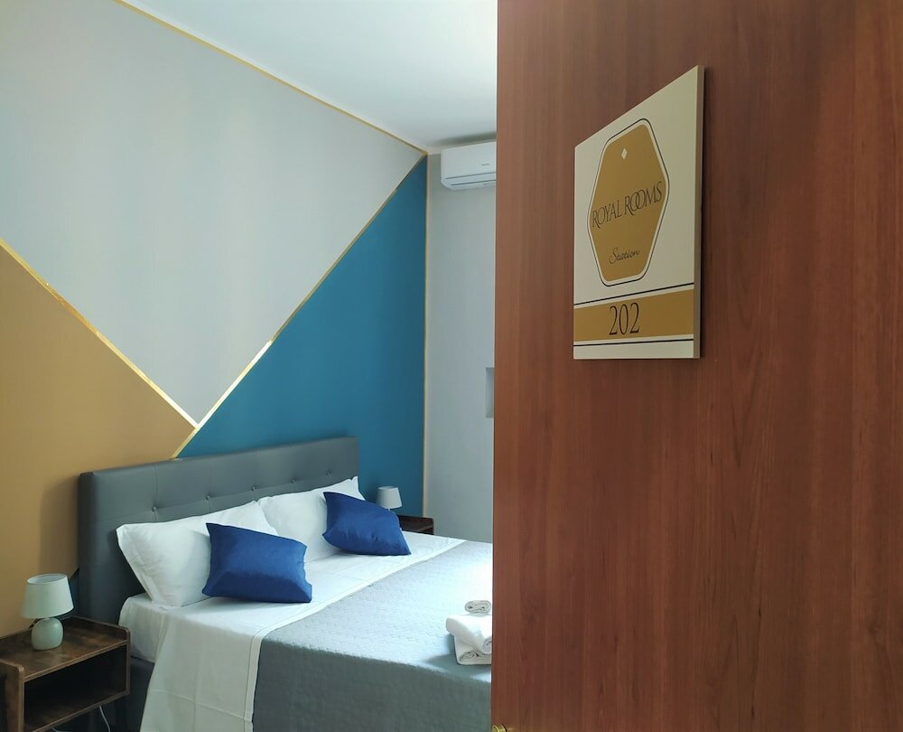 Фото Royal Rooms Station Napoli