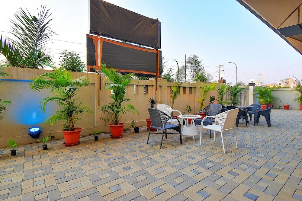 Фото Fabhotel Royal Inn