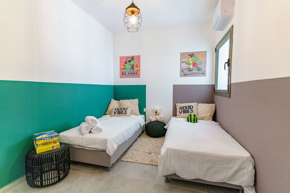 Фото Modern with Balcony Over Looking the Sea