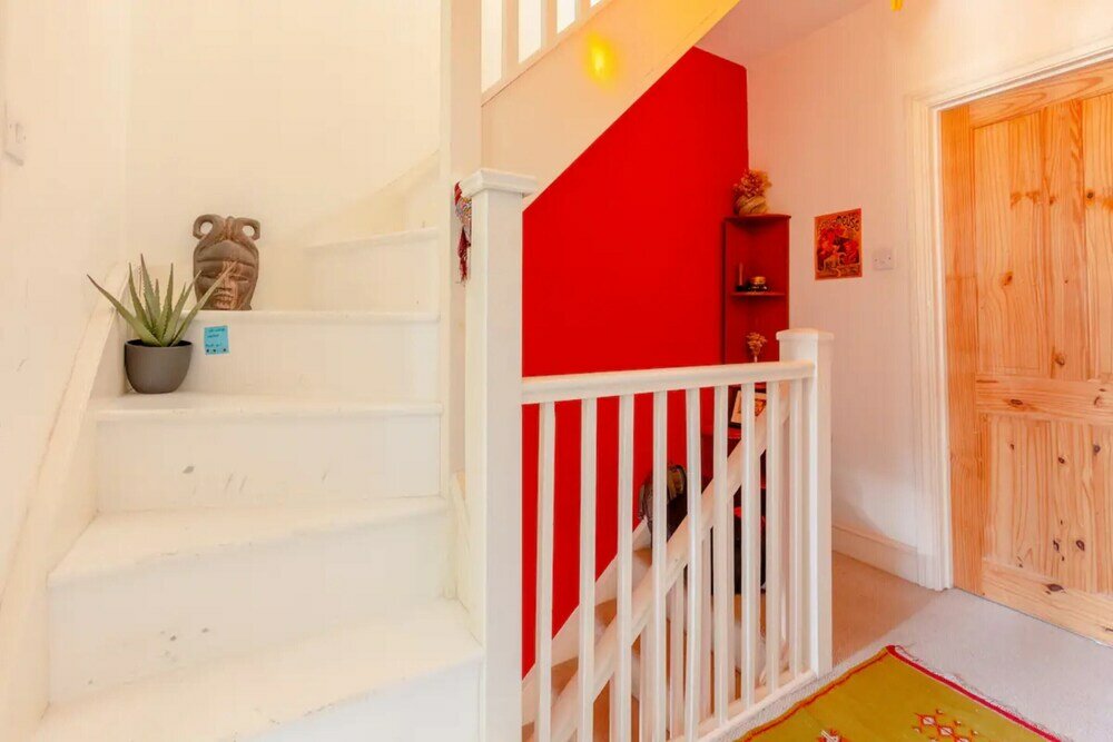 Фото Beautiful 2bd House With Garden - Stoke Newington