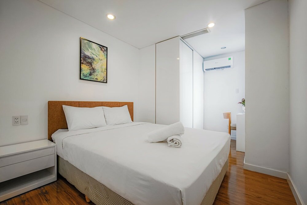 Фото City by night Ben Thanh Apartments