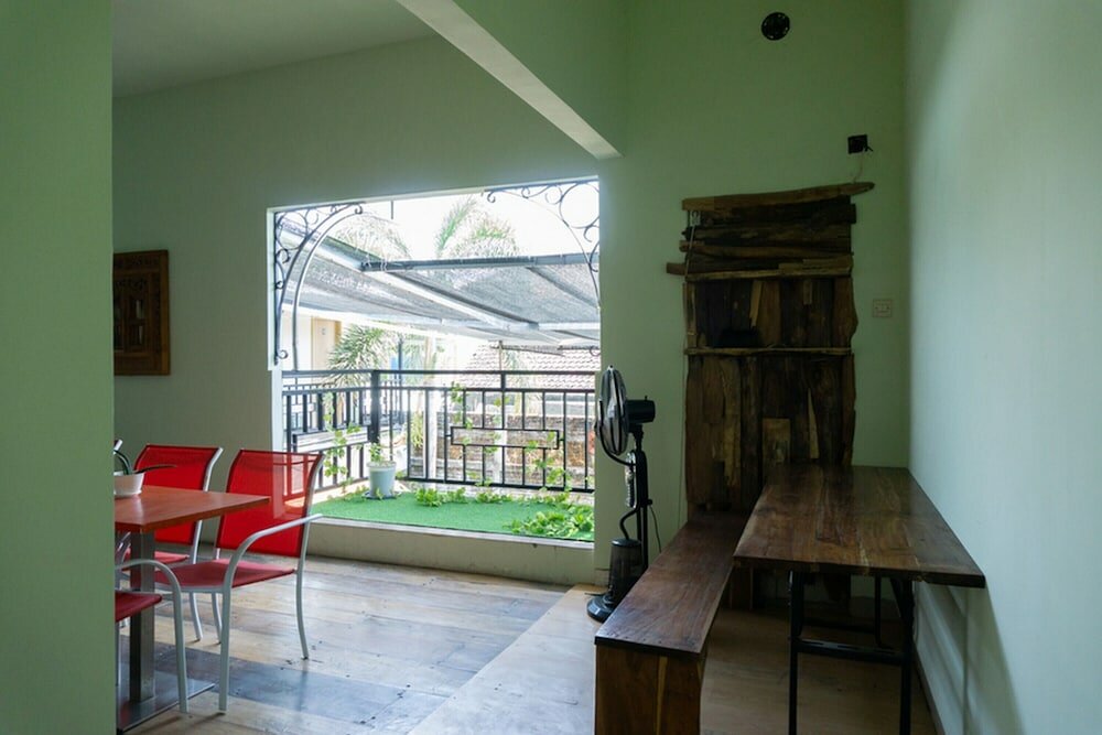 Фото RedDoorz near Alun Alun Madiun