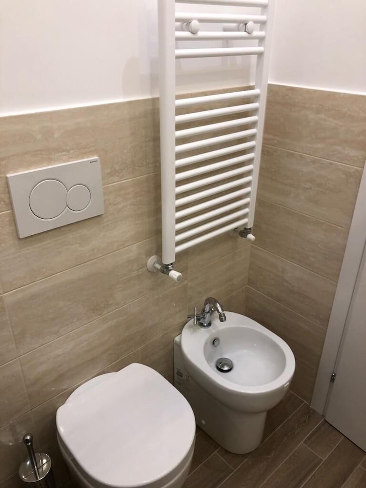 Фото White King Rooms