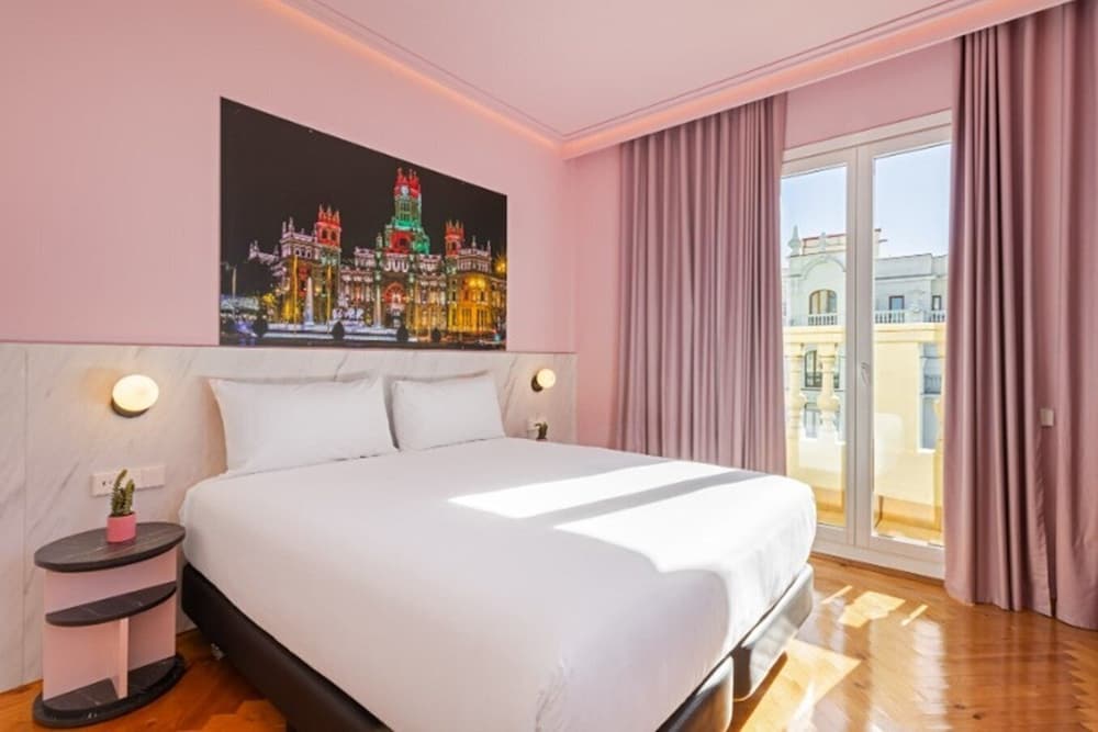 Фото Ikonik Gran VIA