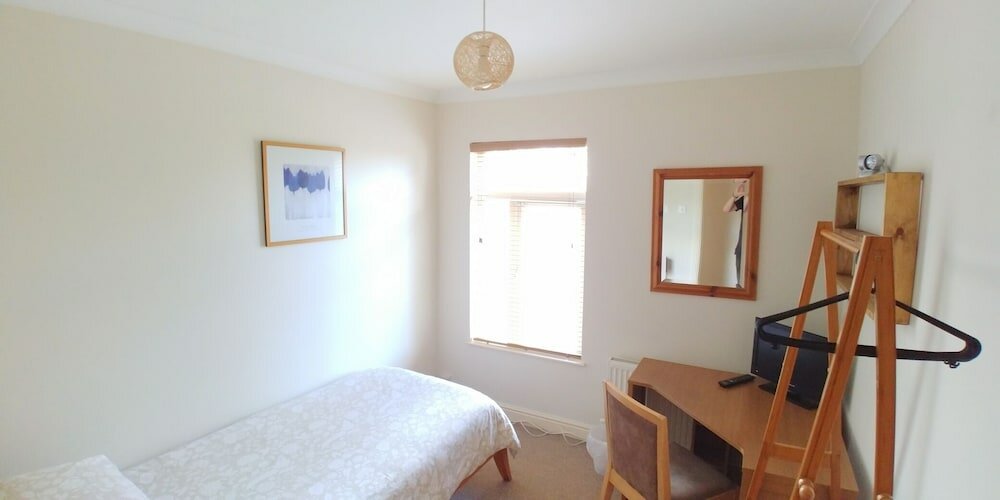 Фото Spacious 3-bedroom House With Superfast Wi-fi