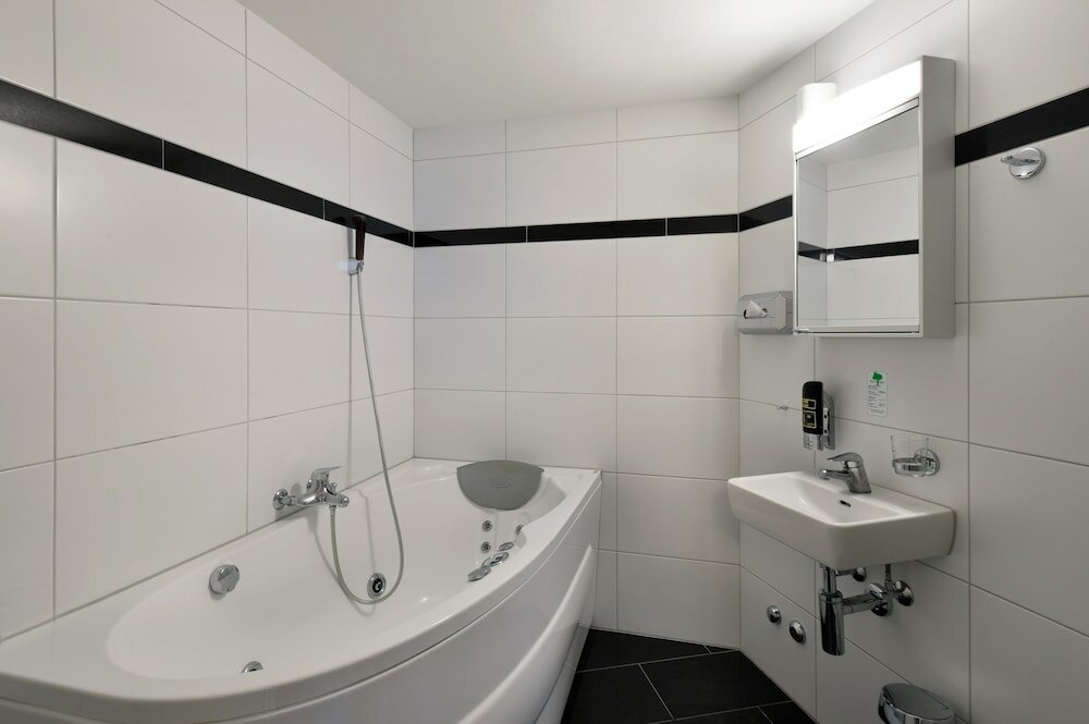 Фото Swiss Star California