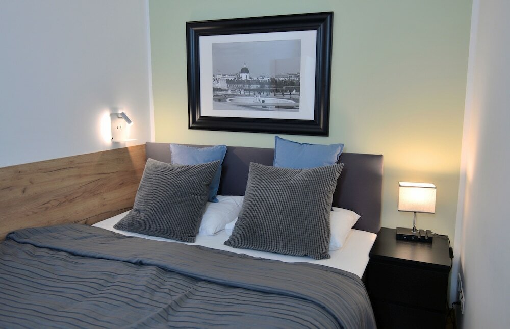 Фото Jimmy's Apartments Suites