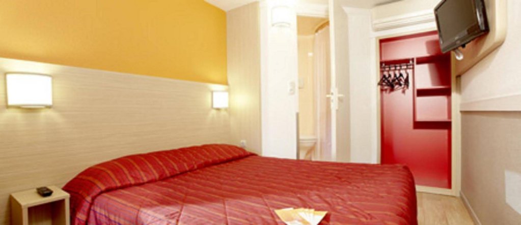 Фото Première Classe Versailles Saint Cyr L'ecole