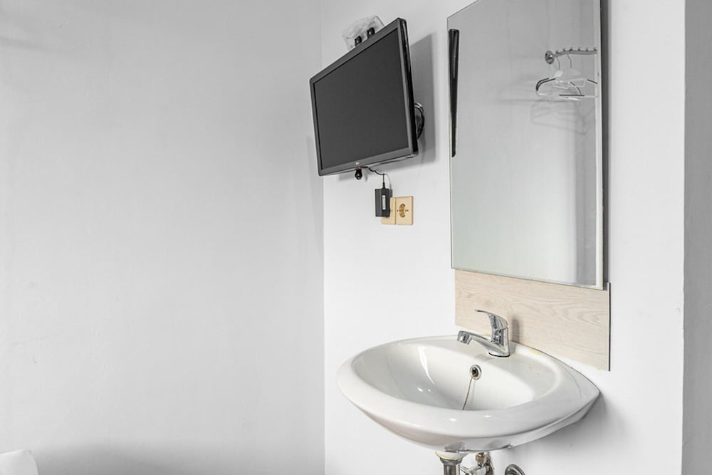 Фото RedDoorz near Pecenongan 2